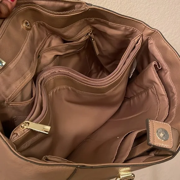 Tutilo please check all picture of condition - Picture 11 of 17